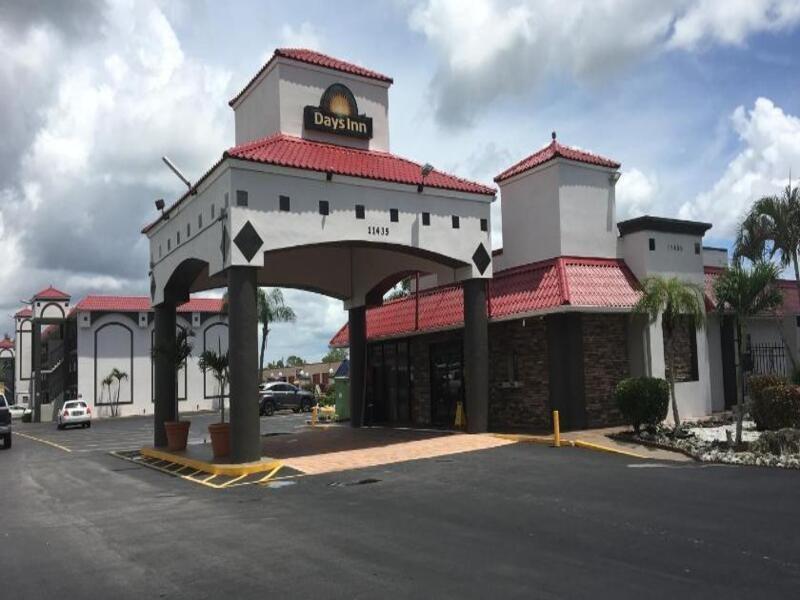 迈尔斯堡南/机场戴斯酒店 麥爾茲堡 外观 照片